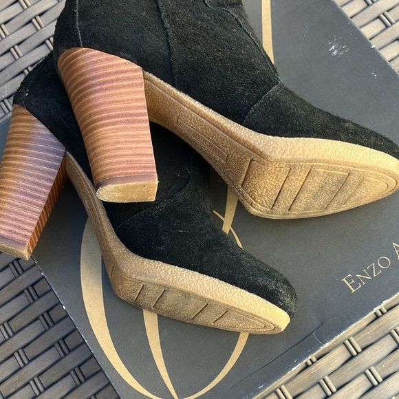 Enzo Angiolini suede boots/w side zippers, small rubber platform. Comfortable! - Picture 7 of 11